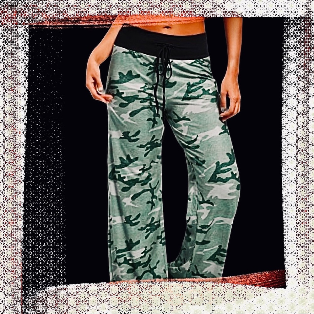 New camouflage wide leg lounge/palazzo pants - Picture 3 of 11